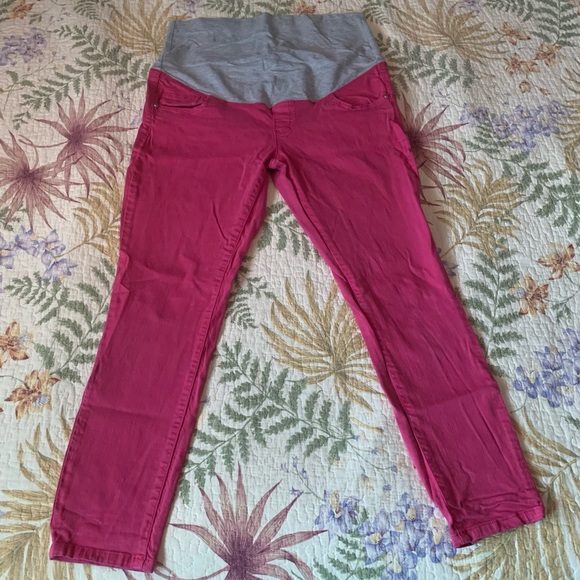 🔥 2/$50 🔥 Thyme Maternity Pink Capris - Picture 1 of 4